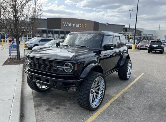 Photo of Странные и неожиданные автомобили, замеченные на парковках Walmart (21 фото)